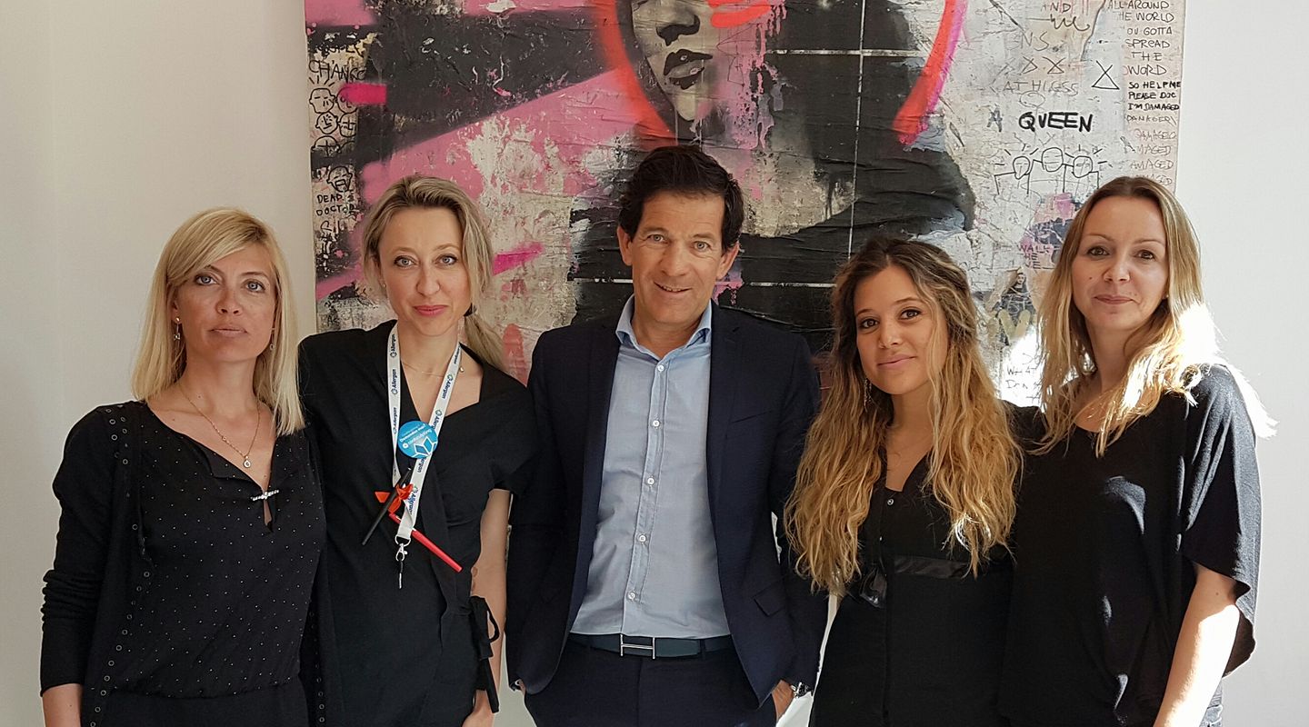 Le DR Jauffret, chirurgien plasticien à Marseille avec son équipe